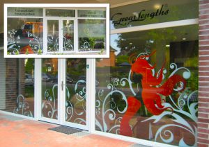 Design der Fensterbeklebung für Gildhorns Haarwerk